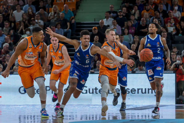 通过互动和 通过互动和